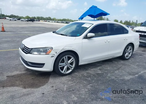 2014 Volkswagen Passat 1.8T Se z USA, uszkodzony, nr VIN 1VWBS7A30EC108934